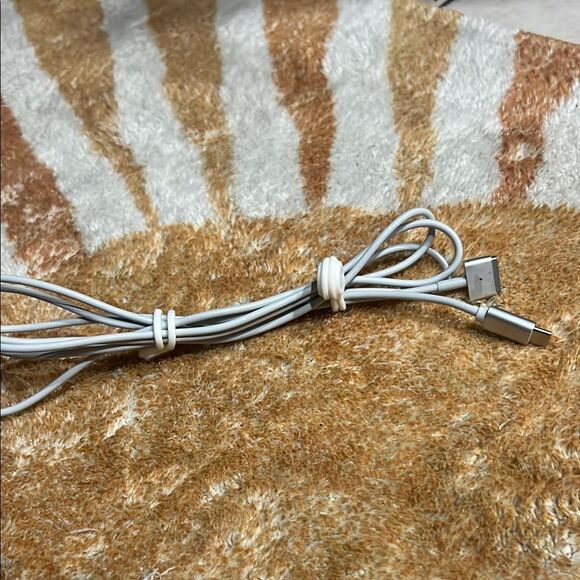 60W MagSafe 2 Power Adapter + MagSafe 2 to USB-C Charging Cable (For MacBook) - Picture 3 of 5